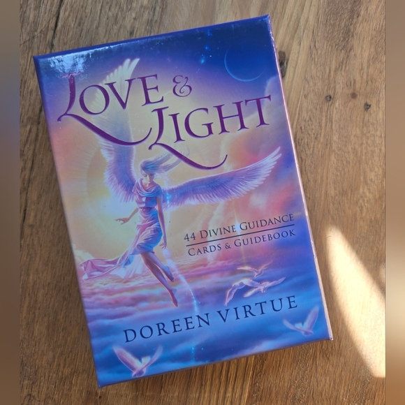 Love & Light Divine Guidance Oracle Cards – Doreen Virtue - Like New - Picture 1 of 6